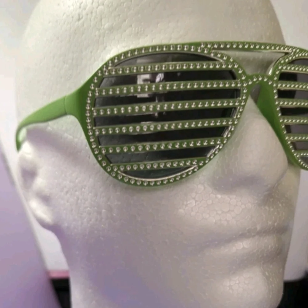 New Without Tags Vintage 80's/90's Vent Frame Beach Sun Eyewear UV400  Green